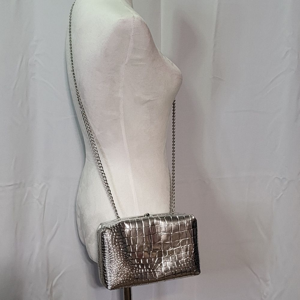 A New Day Women's Small Quilted Silver Clasp Crossbody Bag 5"x8"x2.5" GUC 🐈 - Picture 2 of 6